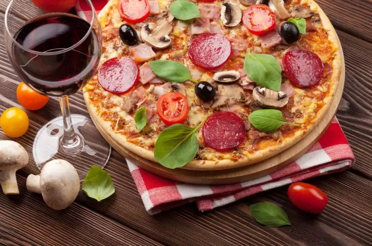 Lambrusco mit Pizza