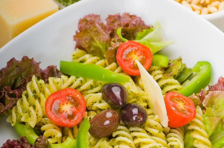Nudelsalat mit Pesto italienisch