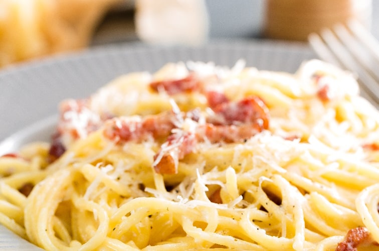 Rezept: Original Spaghetti Carbonara 4 Spaghetti Carbonara mit viel Pancetta