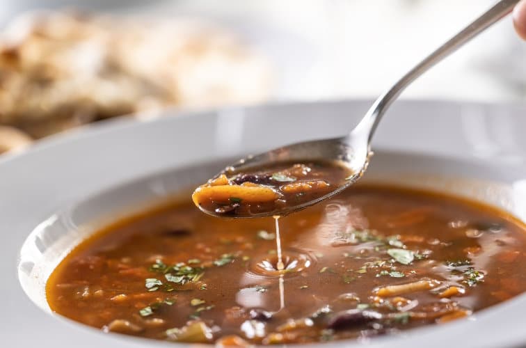 Zuppa di Faggioli oder Pasta Fagioli genannt iM Teller