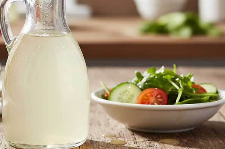 Weißes Balsamico Dressing ein Klassiker für Salate