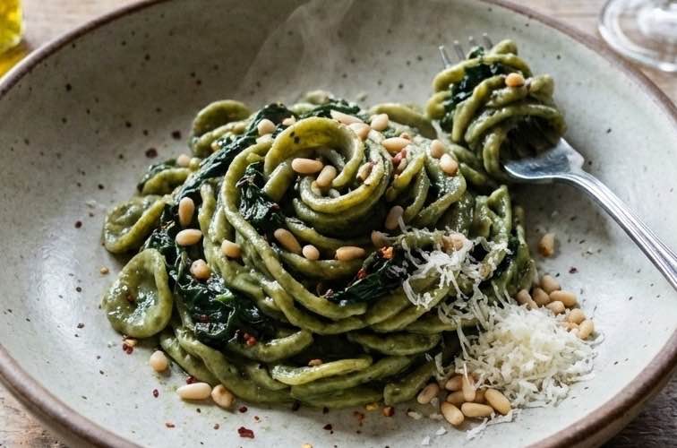 Pasta al Cavolo nero – Originalrezept aus der Toskana mit Schwarzkohl 3 Pasta al Cavolo nero mit verschiedenen Nudelsorten angerichtet